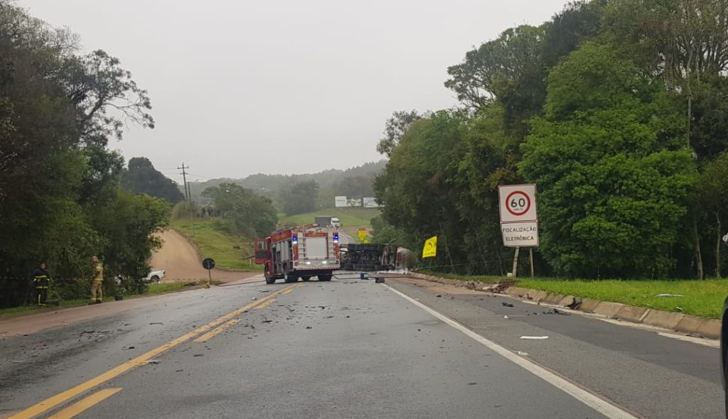 Engavetamento deixa BR-116 com mais de 10 km de congestionamento