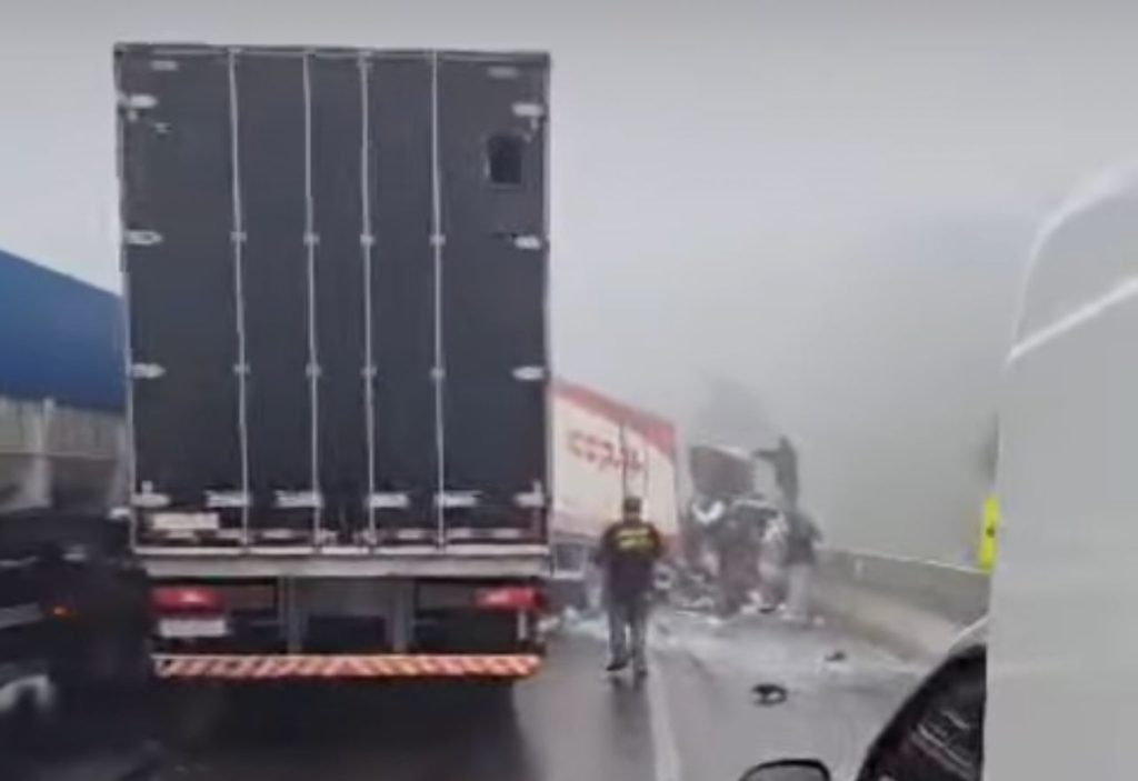 Engavetamento na BR-277 deixa 10 feridos