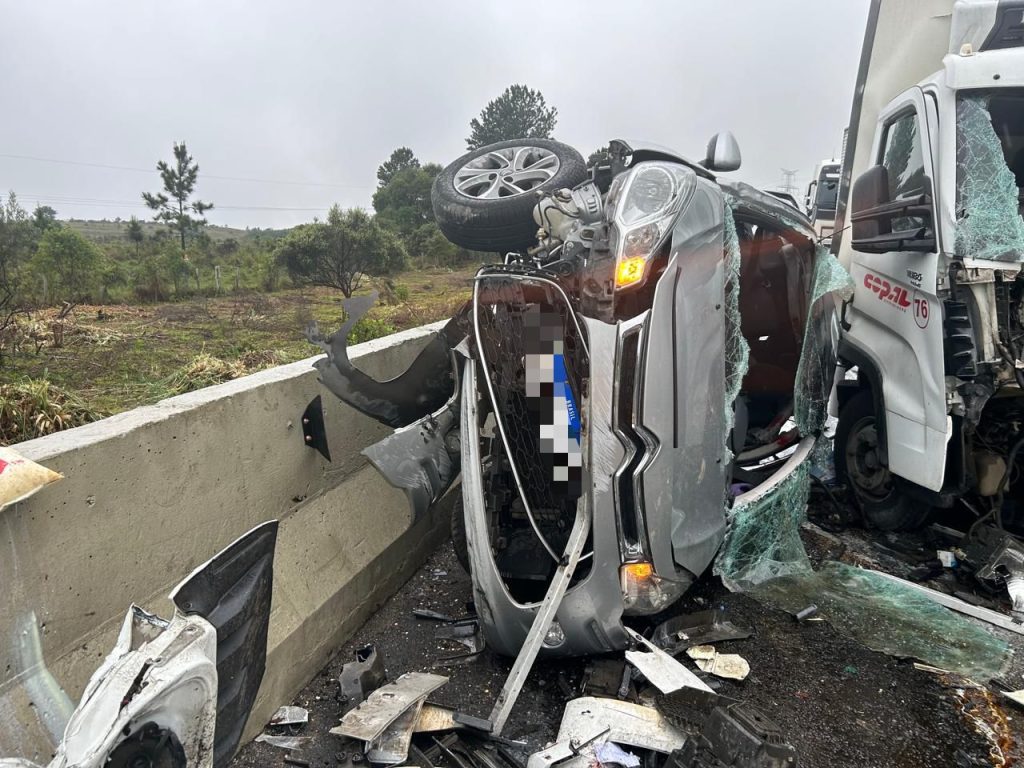 Acidente com 12 veículos deixa 20km de filas na BR-277