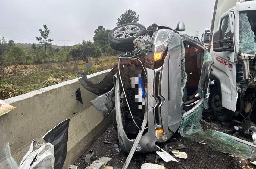 Acidente com 12 veículos deixa 20km de filas na BR-277