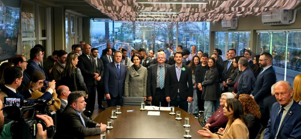 Candidatos à Prefeitura de Curitiba assinam pacto de eleições seguras