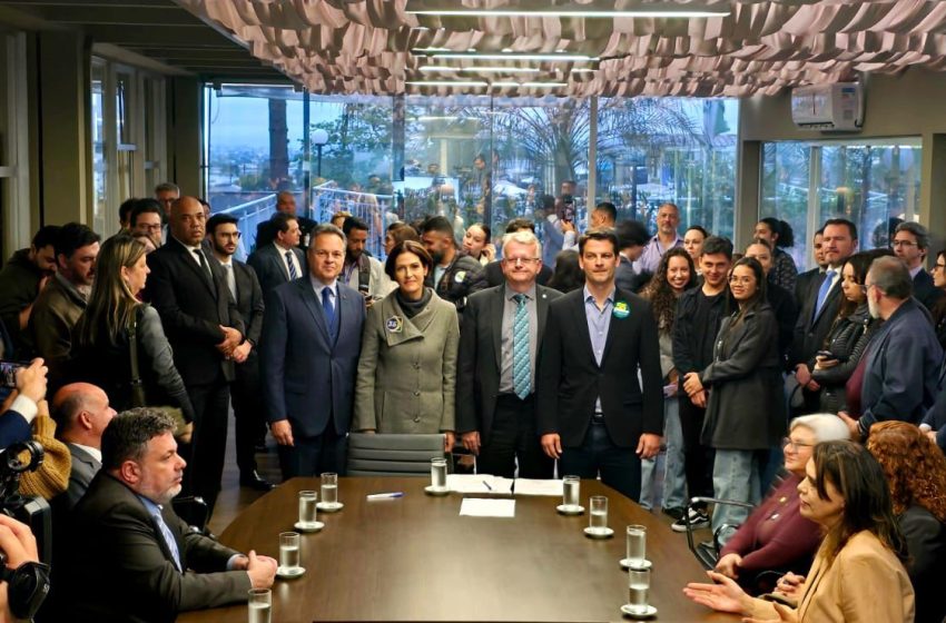 Candidatos à Prefeitura de Curitiba assinam pacto de eleições seguras