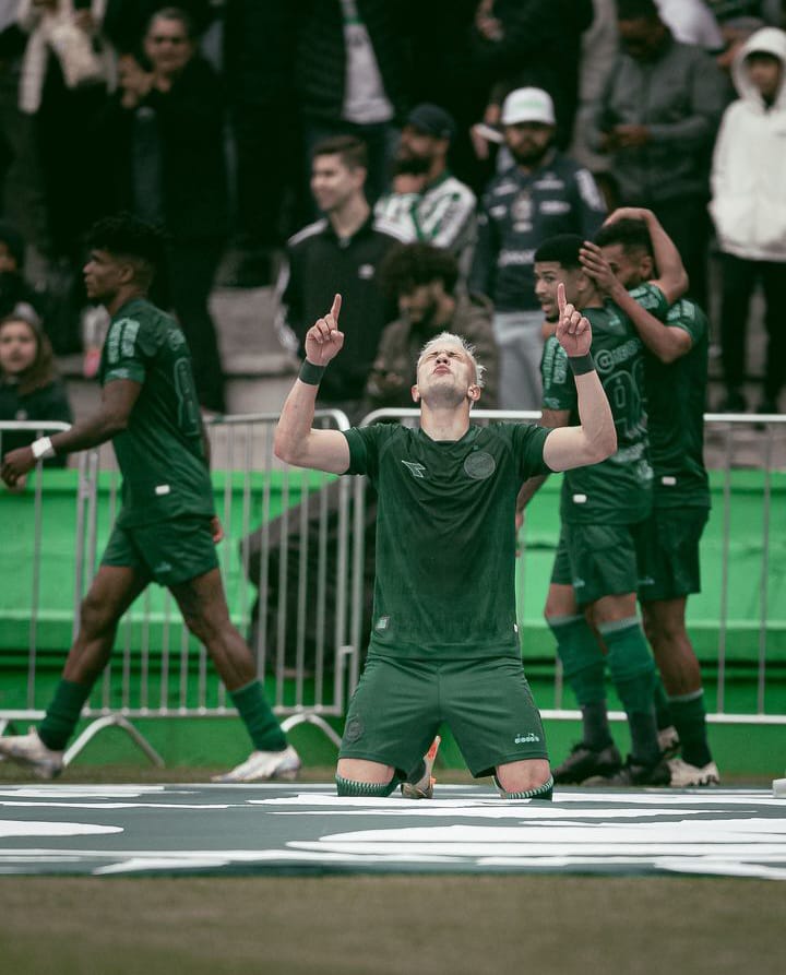 Coxa vence o Amazonas e mantém chances matemáticas para acesso