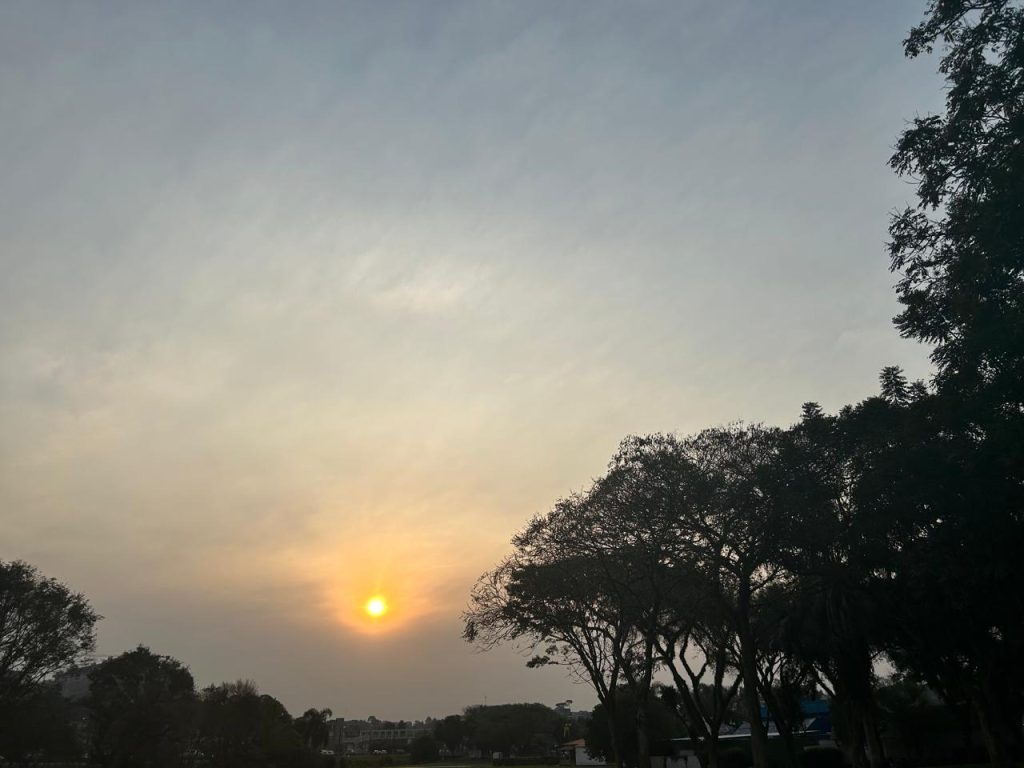 Verão começa com alerta de tempestades no Paraná