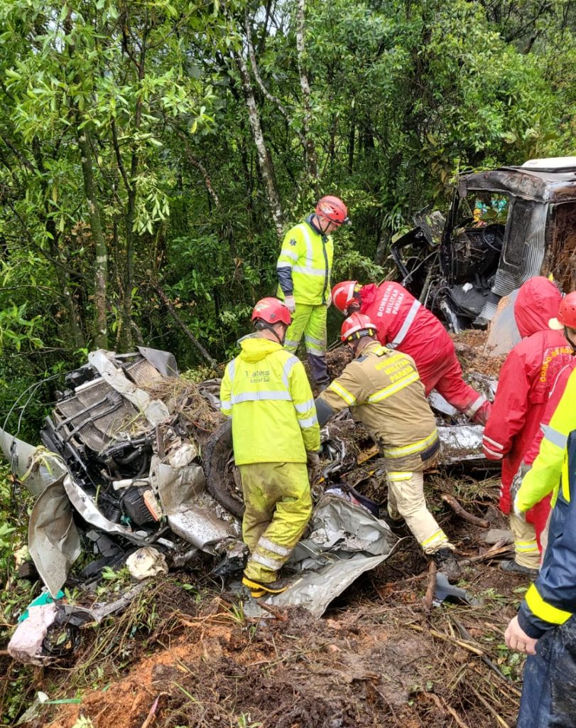 Sobe para 9 número de vítimas do acidente na BR-376