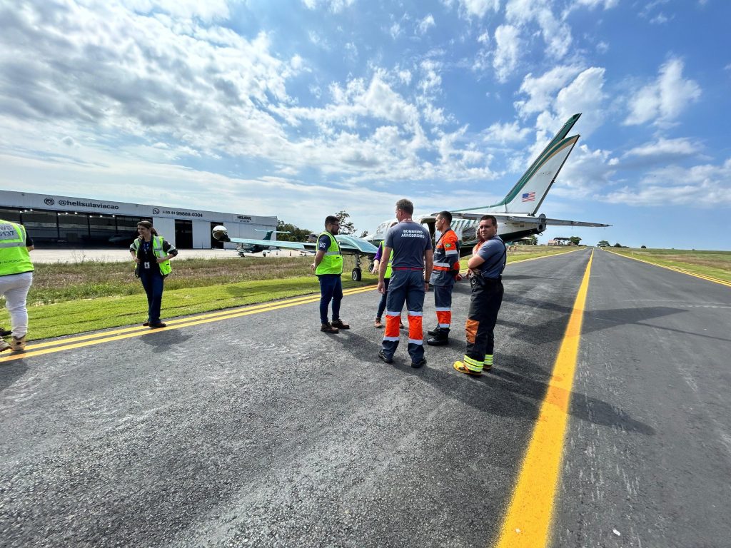 Aeroporto do Bacacheri faz treinamento de emergência