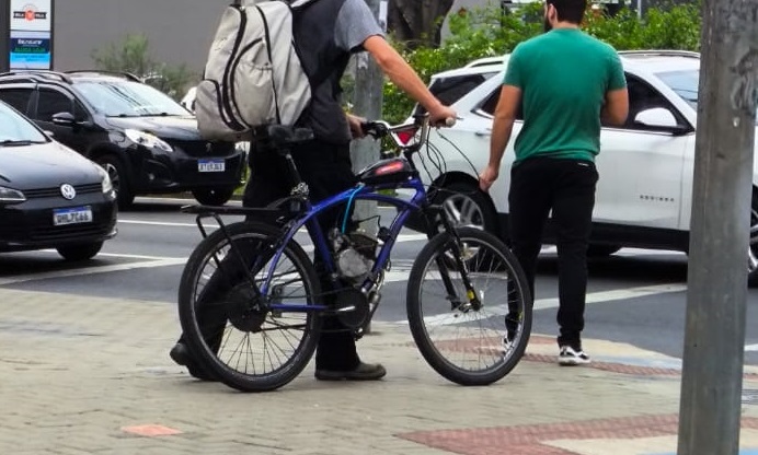 Idosa fica em estado grave após ser atropelada por bicicleta