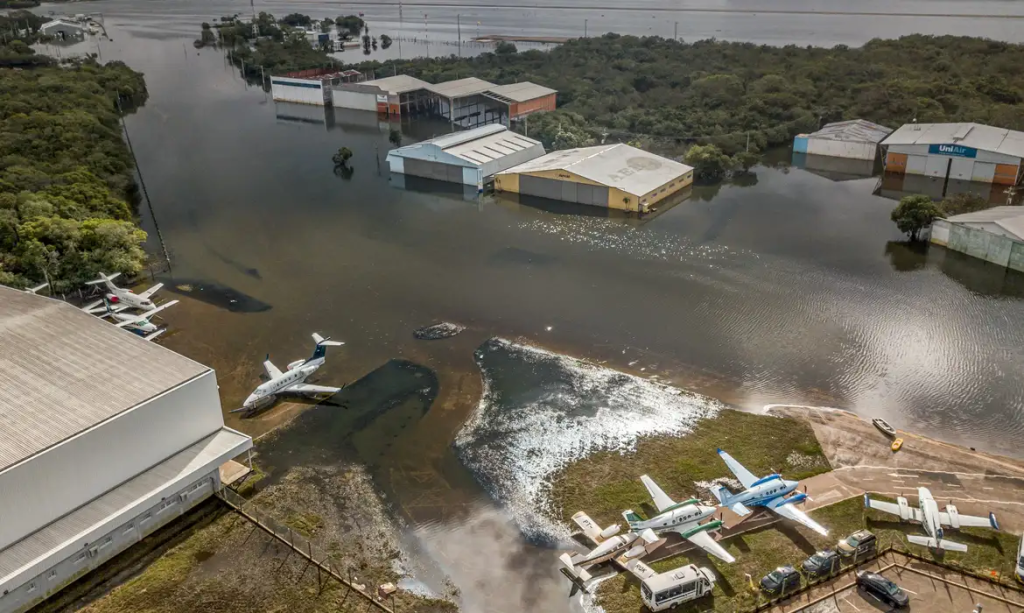 Aeroporto de Porto Alegre volta a receber voos comerciais