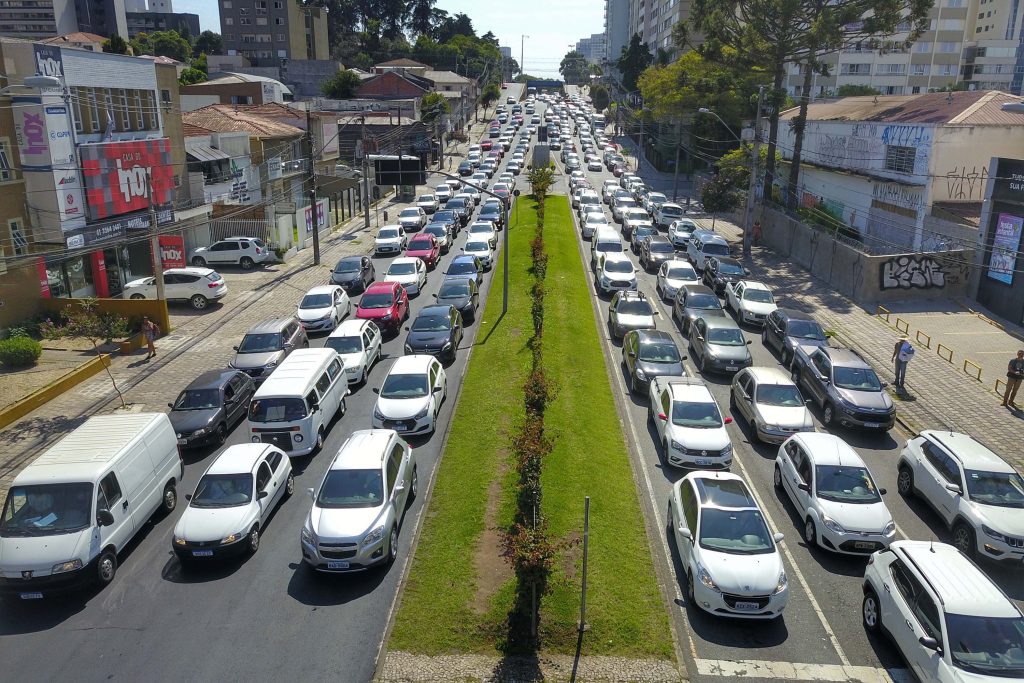 Curitibanos perdem mais de quatro dias no ano em congestionamentos