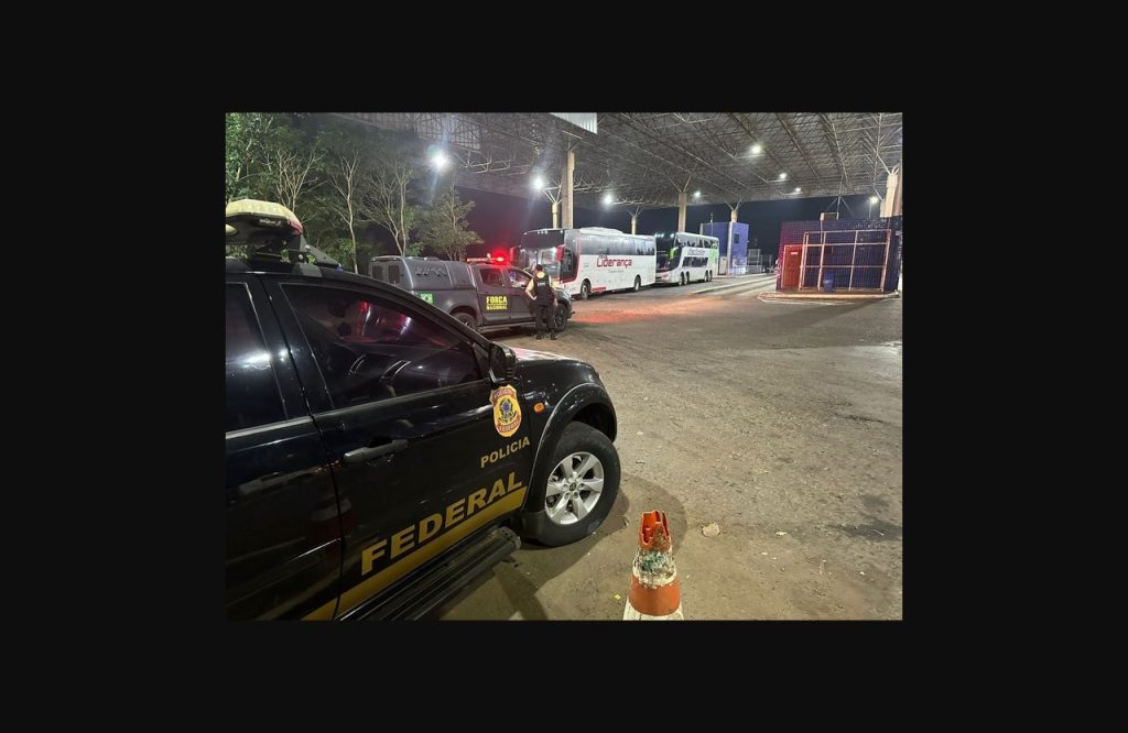 Homem é preso em ônibus da torcida organizada do Cruzeiro