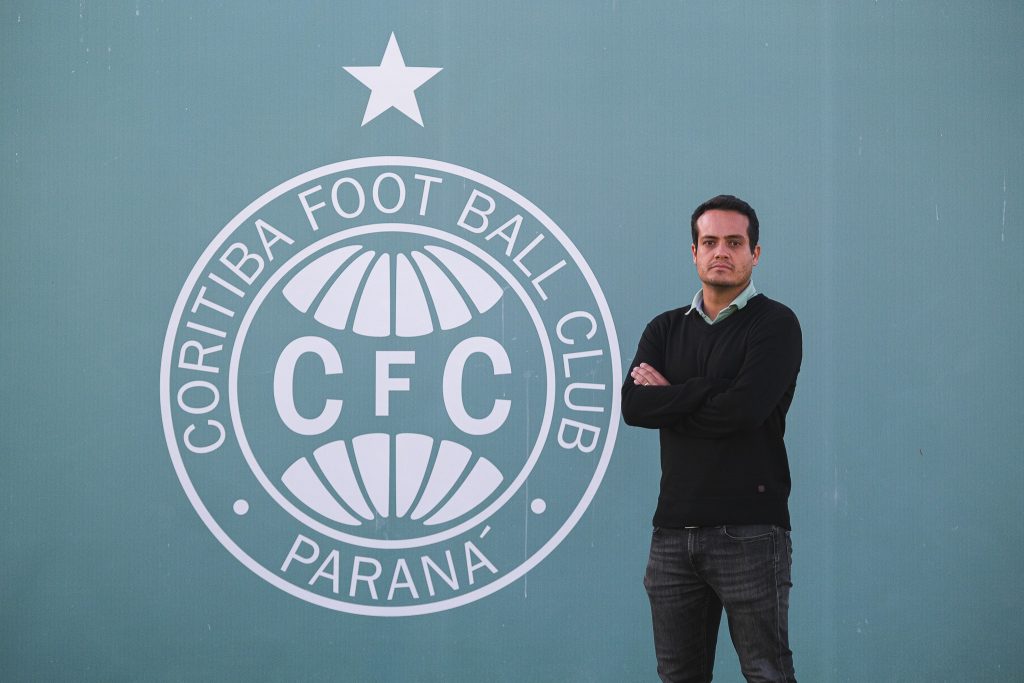 Gerente de futebol deixa o Coritiba após acerto com campeão