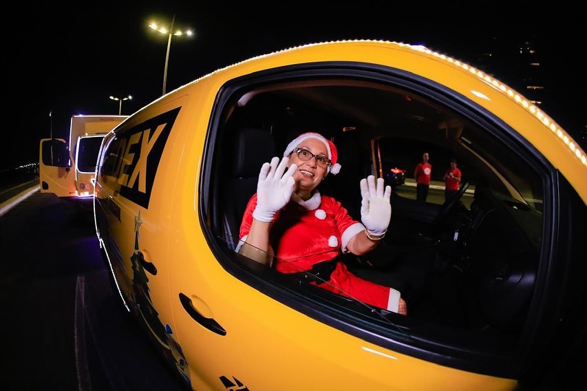 Carreata do Papai Noel dos Correios chega em Curitiba