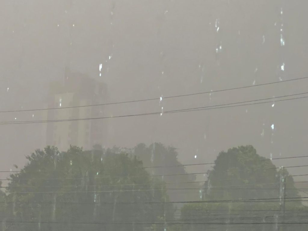 Tempo vira em Curitiba e temporal atinge toda a região