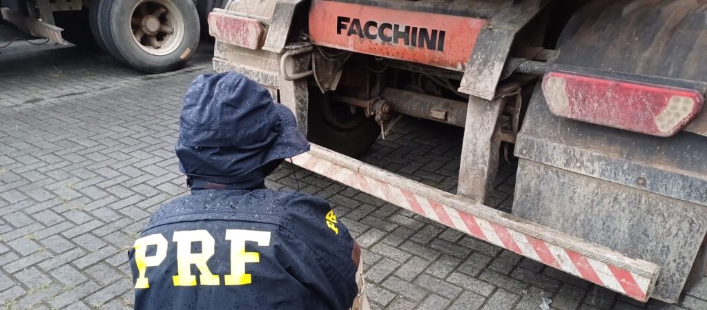 Caminhões são flagrados na Serra com defeitos nos freios