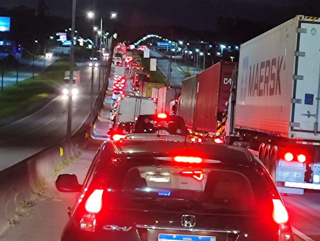 Viagem de Curitiba até Piçarras pode passar de cinco horas