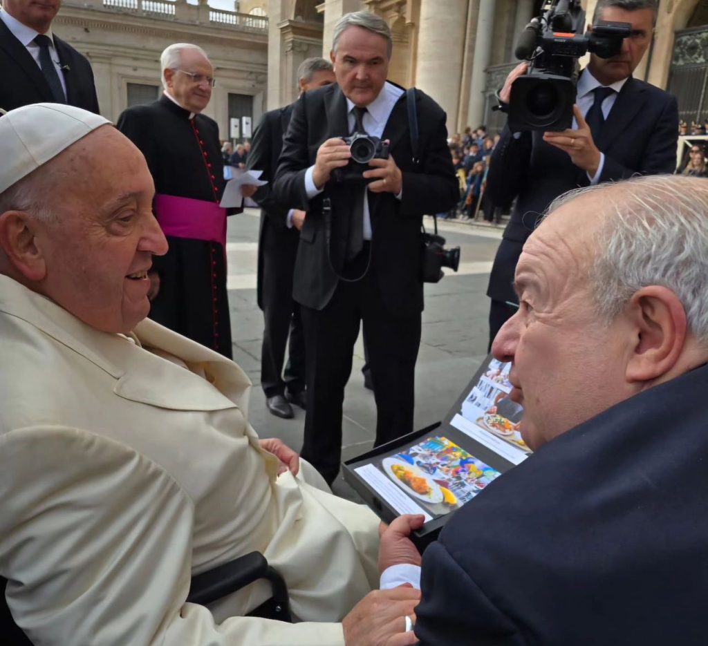 Greca se encontra com Papa Francisco na Itália