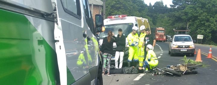 Acidente com moto interdita a PR-418, em Colombo