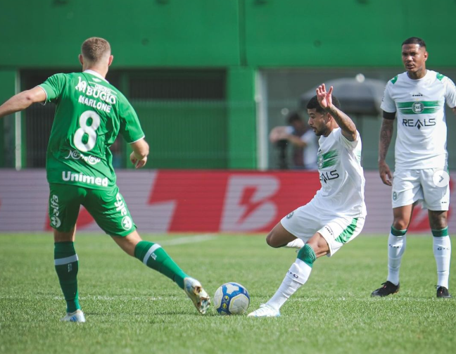 Coritiba sai na frente na Arena Condá