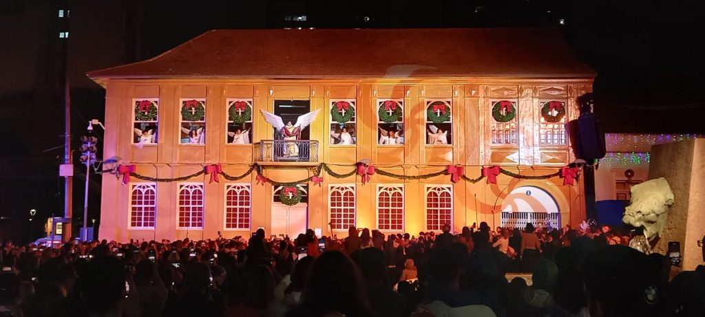 Milhares de pessoas acompanham lançamento do Natal em Curitiba