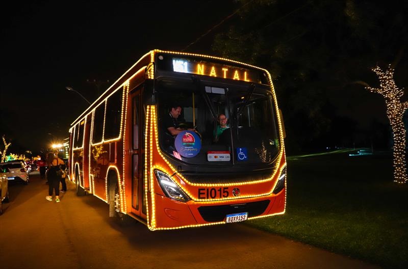 Ônibus especiais voltam para a programação natalina de Curitiba