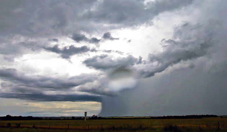 Áreas de instabilidade avançam e Paraná tem alerta de tempestade