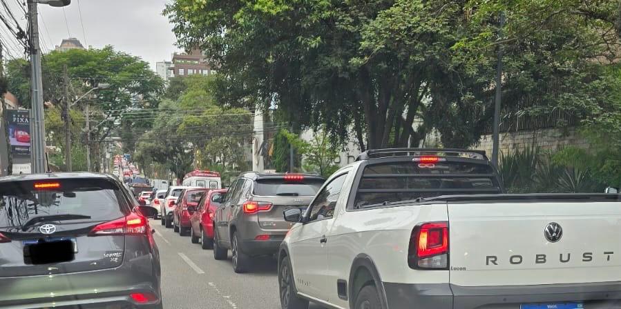 Congestionamentos, acidentes e obras: fim de ano exige mais atenção