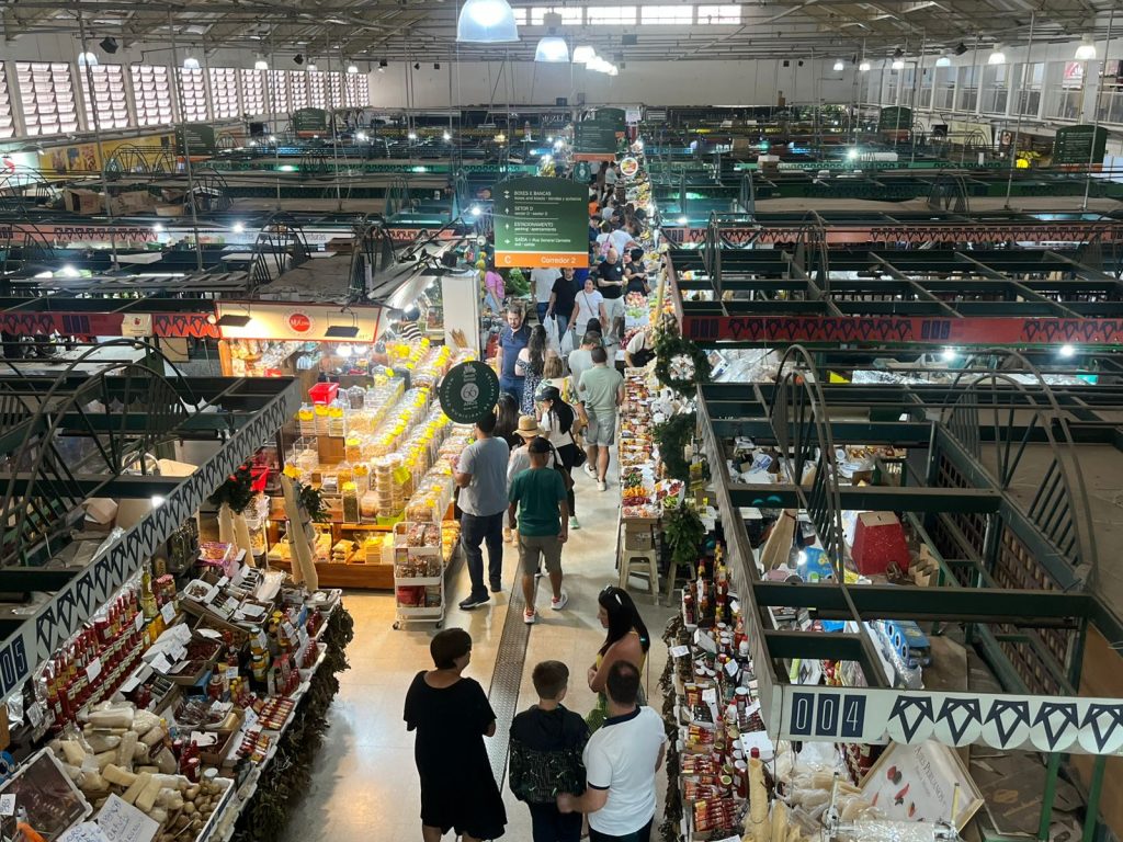 Descubra se os supermercados vão funcionar no feriadão