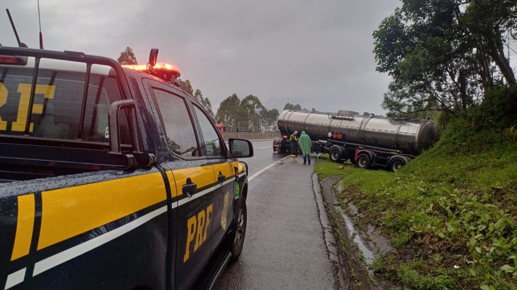 Duas pessoas morrem na BR-277 em acidente com caminhão-tanque