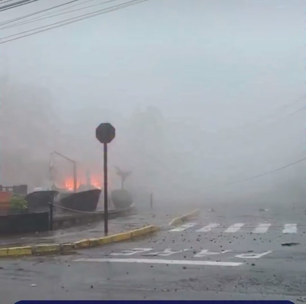 Avião cai no centro de Gramado com dez pessoas