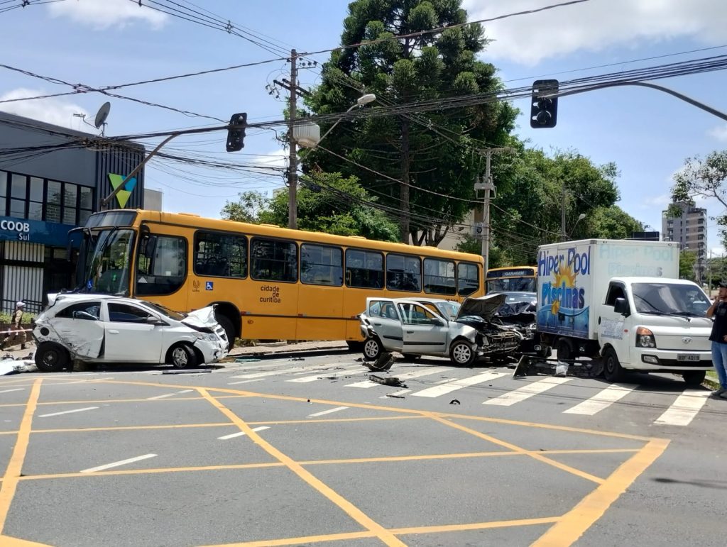 Ônibus estava com a manutenção em dia, garante Urbs