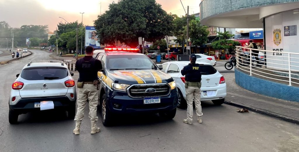 Dois carros roubados são recuperados na Ponte da Amizade