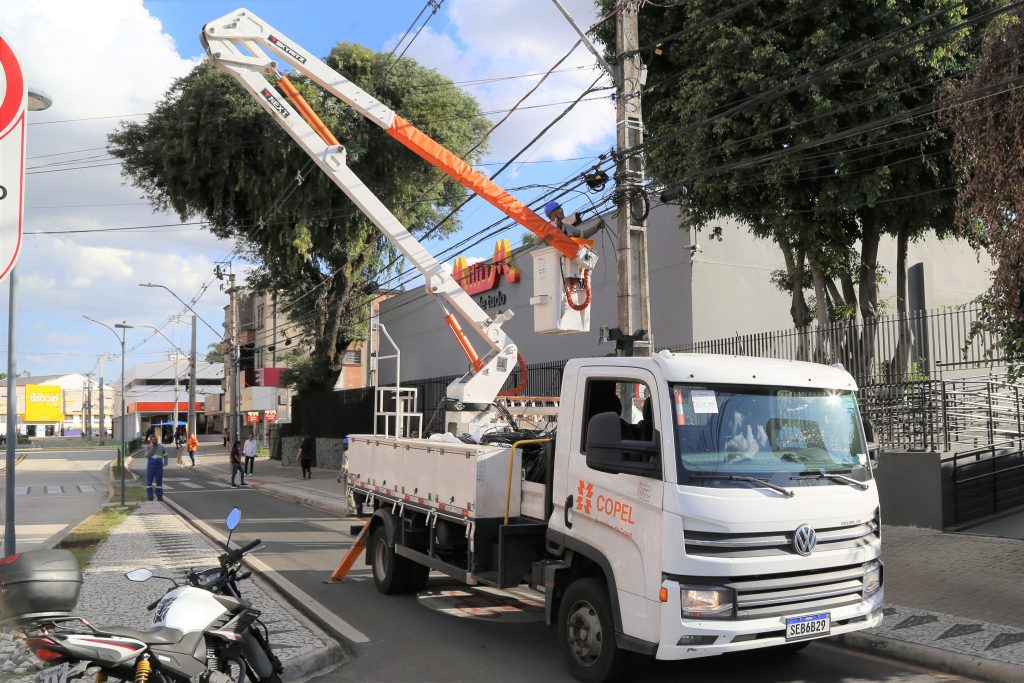 285 toneladas de fiação telefônica irregular são retiradas no Paraná