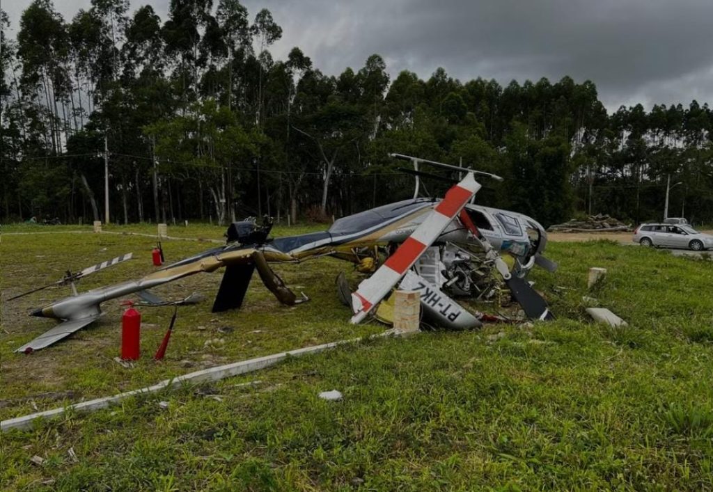 Helicóptero cai com cinco pessoas em Penha