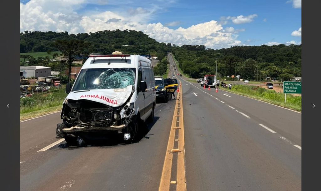 Motociclista desrespeita preferência e atinge ambulância em atendimento