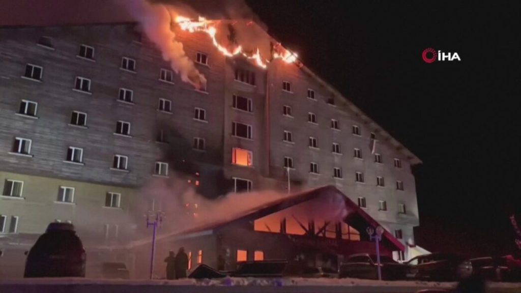 Incêndio em hotel deixa 66 mortes e 51 feridos