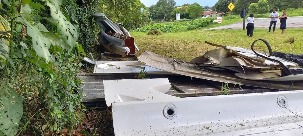 Polícia investiga acidente com carro funerário na BR-277