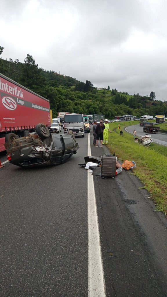 Acidentes deixam trânsito lento na BR-116