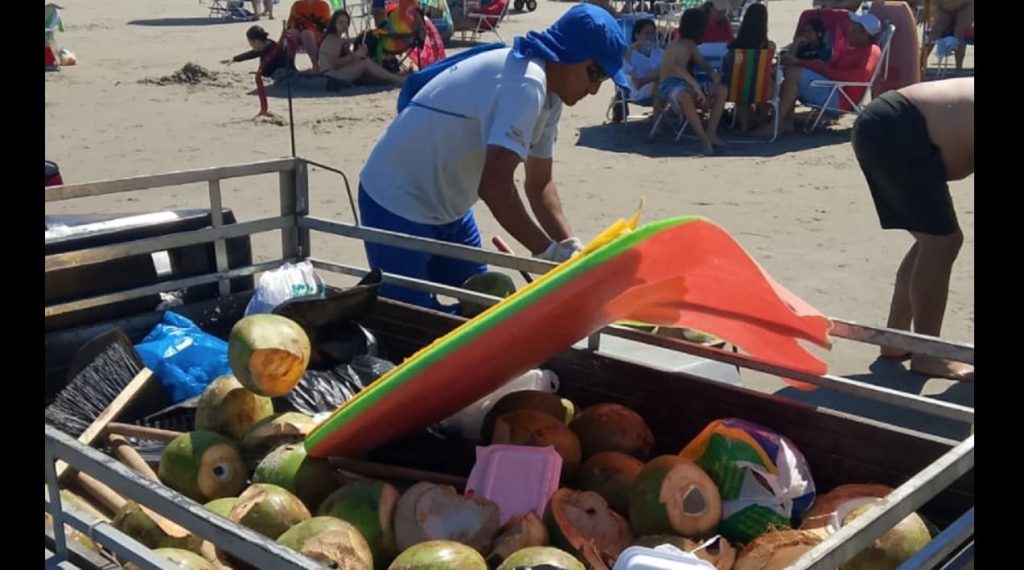 Mais de 48 toneladas de lixo são recolhidas nas praias