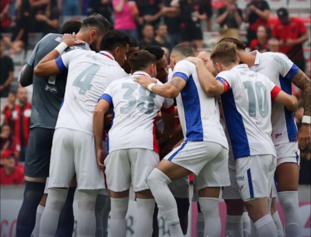 Paraná sai na frente na Arena da Baixada