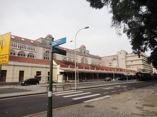 Homem cai de 30 metros enquanto trabalhava em shopping