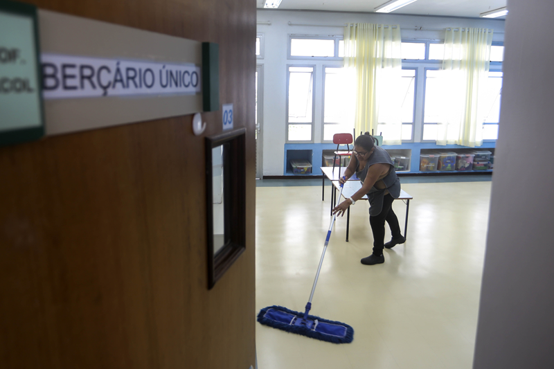 Volta às aulas: escolas e creches públicas passam por limpeza