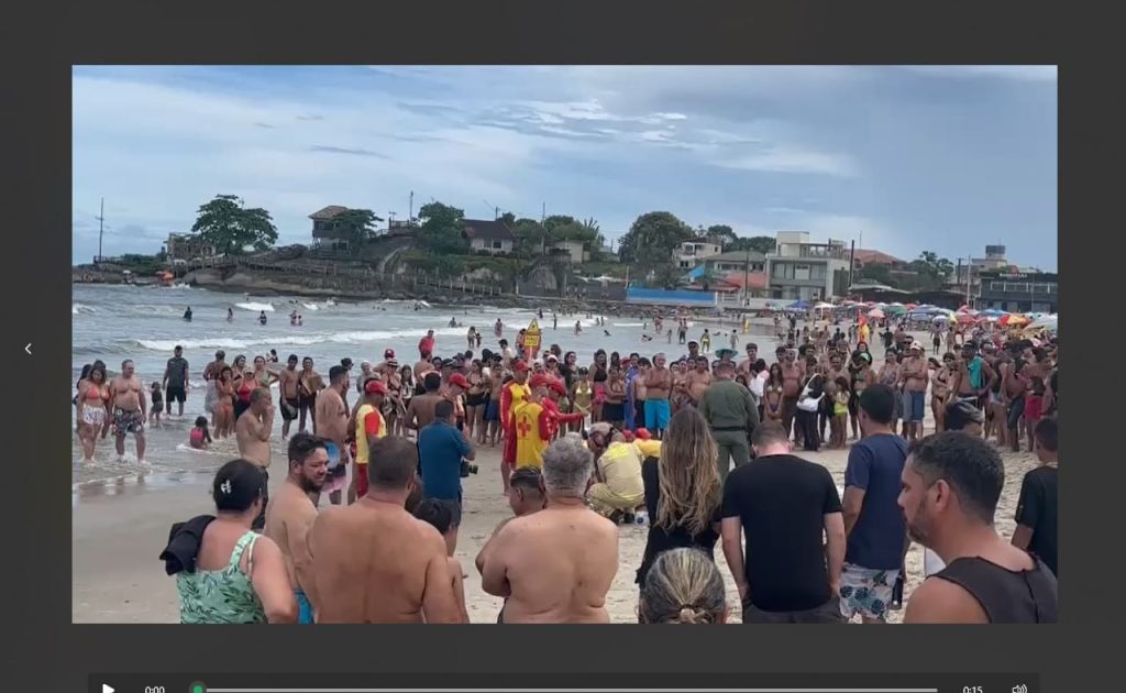 Idoso é socorrido após afogamento, em Matinhos