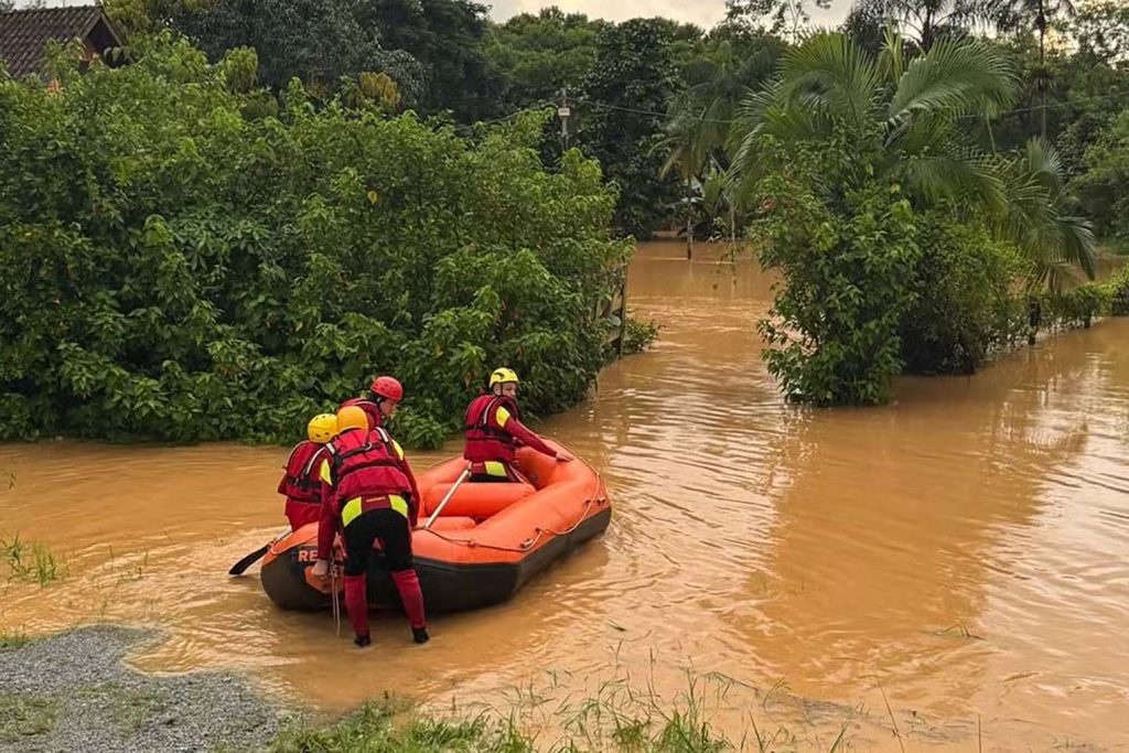 Três mil pessoas são atingidas pelas fortes chuvas no litoral