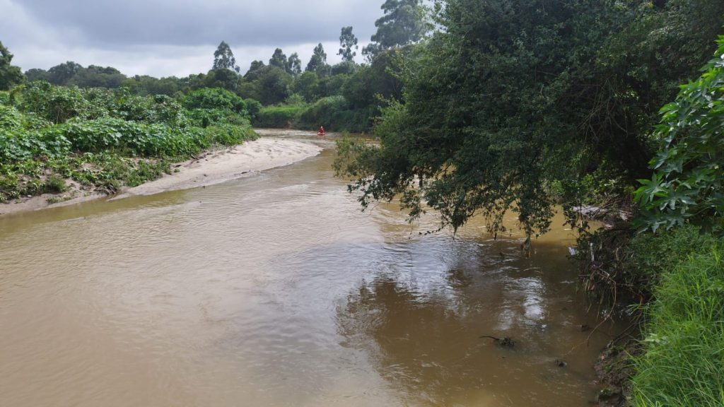 Buscas por adolescente alcançam 100km ao longo do Rio Barigui