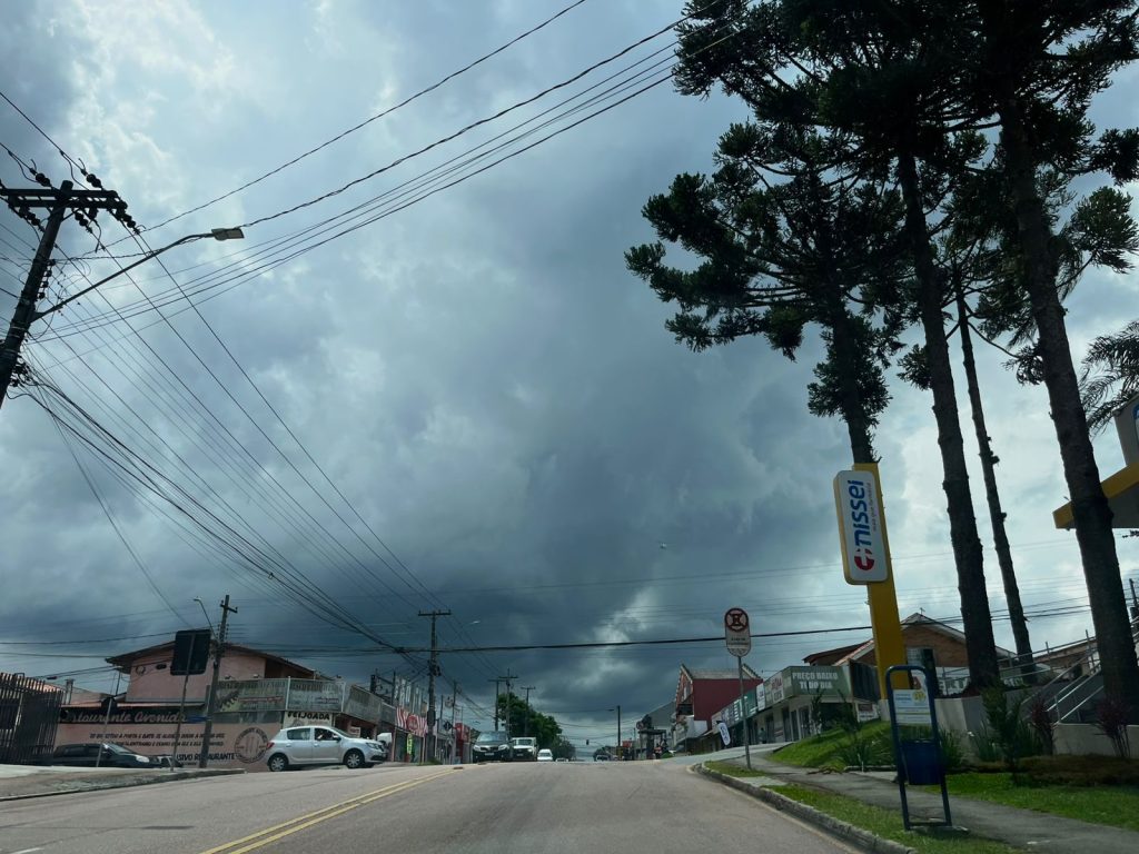 Curitiba e RMC têm alerta de perigo para chuva