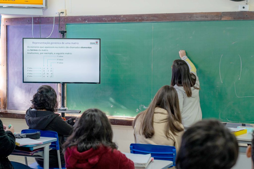 Mais de mil professores aprovados em concurso são convocados