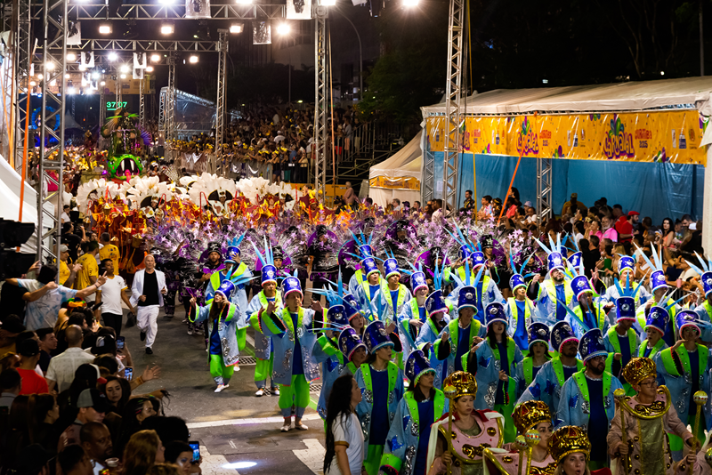 Escola campeã do Carnaval de Curitiba será definida nesta segunda