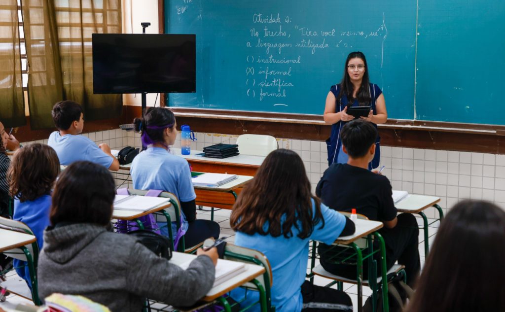 Professores aprovados em concurso no Paraná são convocados