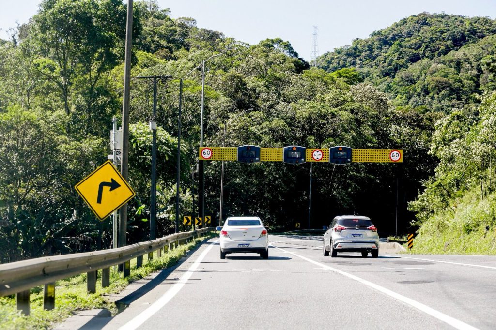 Aferição de radar bloqueia trechos da BR-376