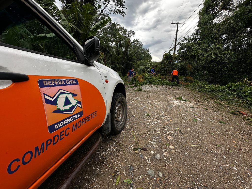 Praias têm registro de rajadas de vento, granizo e temporal